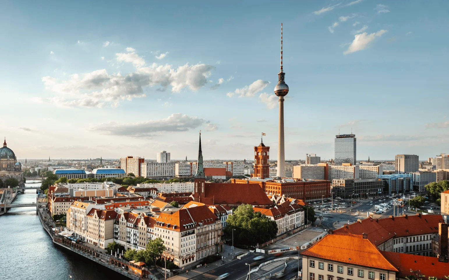 Skyline von Berlin mit Fernsehturm – Patientenanwalt, Anwalt für Medizinrecht in Berlin